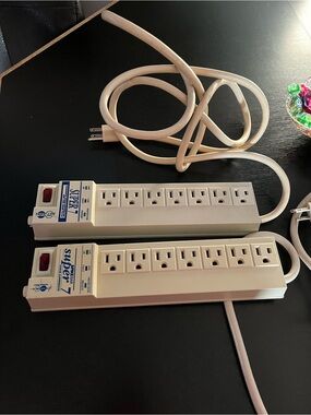 7- Outlet White Surge Protector Power Strip with On/Off Switch